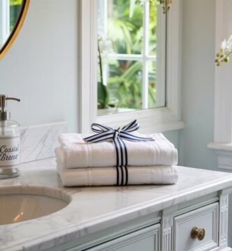 Modern Preppy Bathroom Décor Ideas