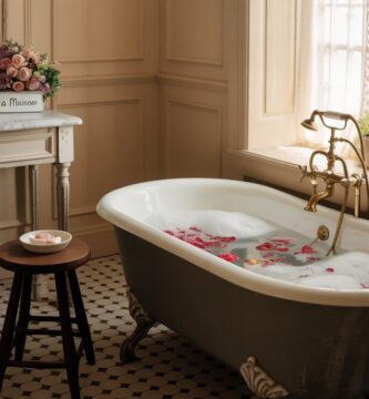French Vintage Bathroom Décor Ideas